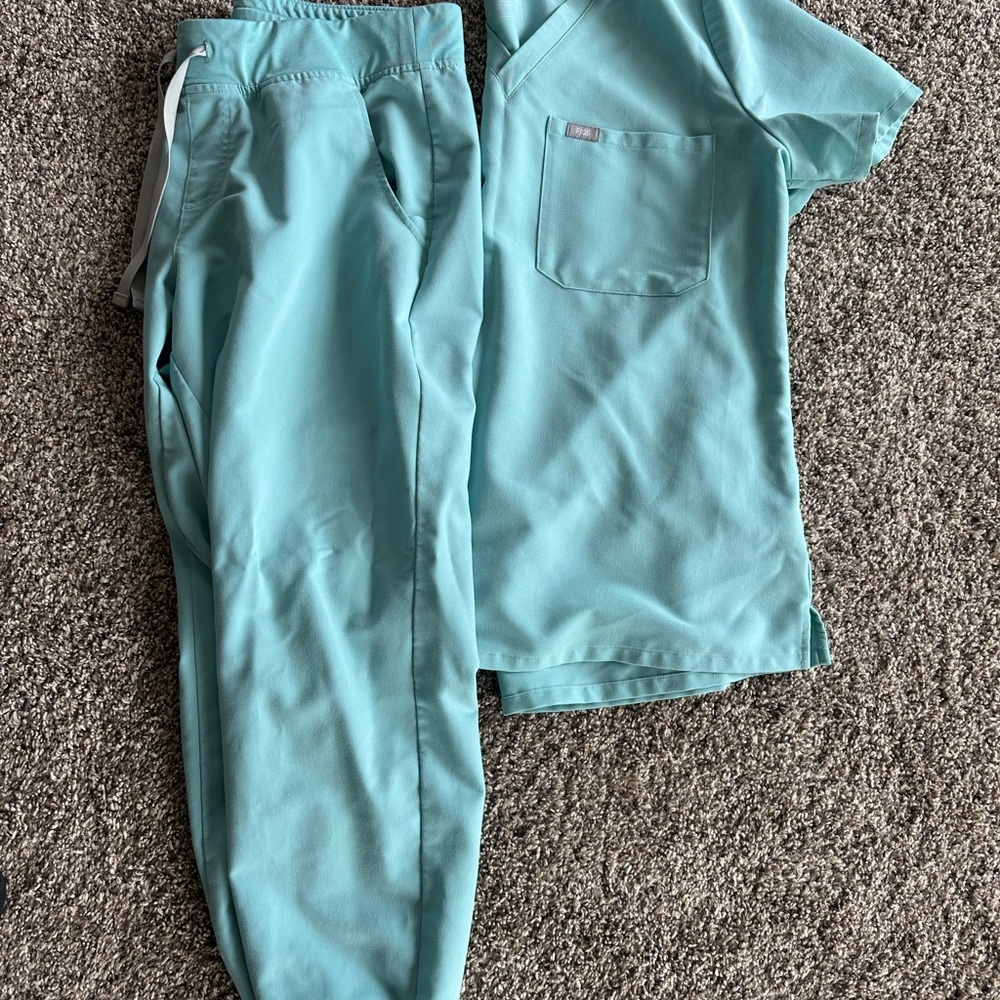 Women’s Figs Scrub Set